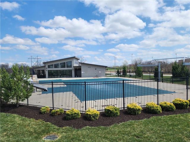 18910 Ocheltree Street, Spring Hill, KS 66083
