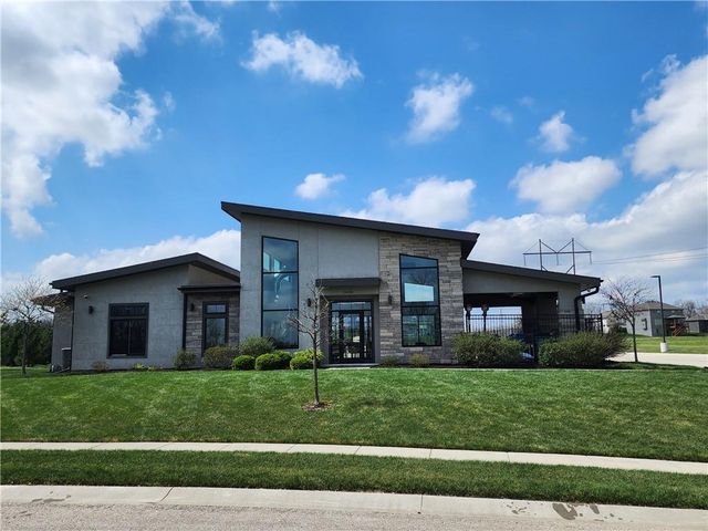 18910 Ocheltree Street, Spring Hill, KS 66083