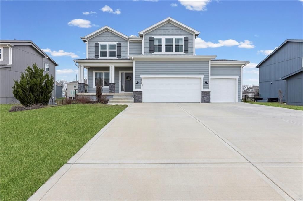 18910 Ocheltree Street, Spring Hill, KS 66083