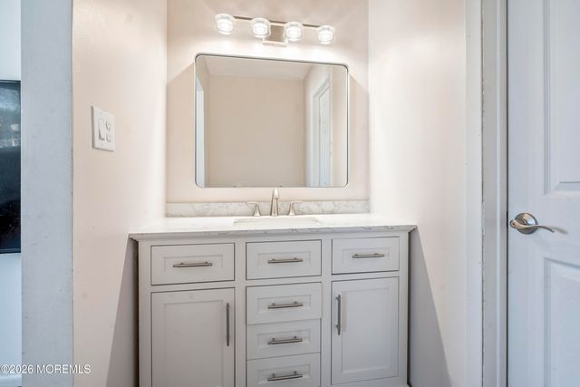 424 Middlewood Road, Middletown, NJ 07748