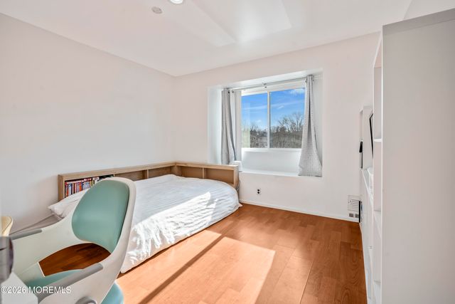 424 Middlewood Road, Middletown, NJ 07748