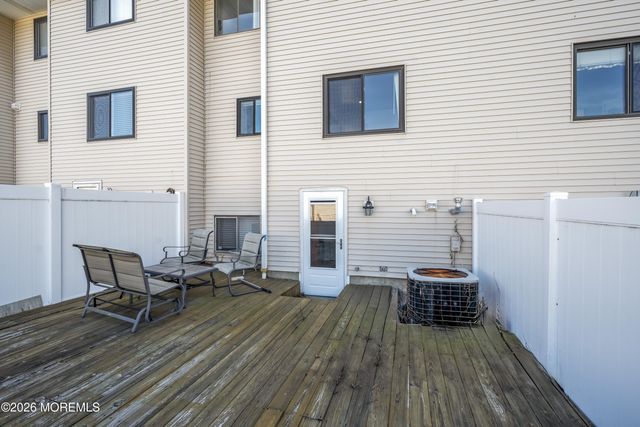 424 Middlewood Road, Middletown, NJ 07748