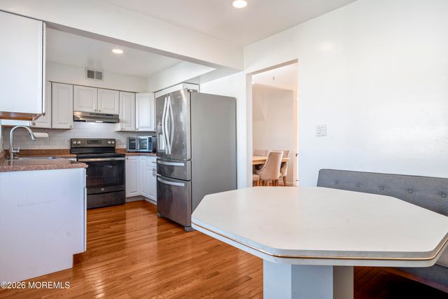 424 Middlewood Road, Middletown, NJ 07748