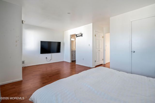 424 Middlewood Road, Middletown, NJ 07748