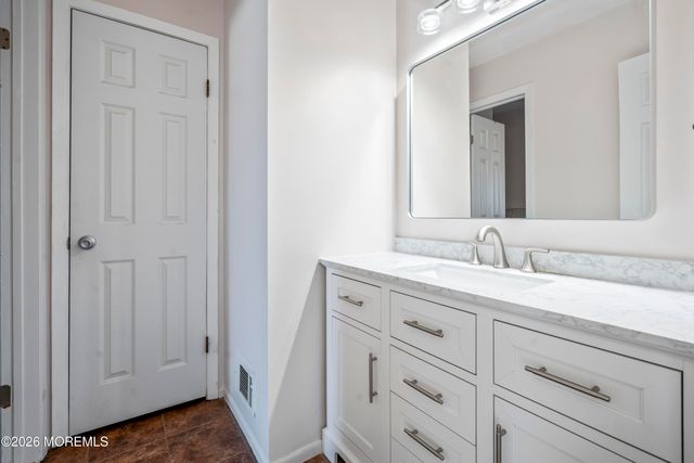 424 Middlewood Road, Middletown, NJ 07748