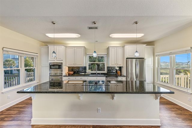 13414 Binnacle Way, Galveston, TX 77554