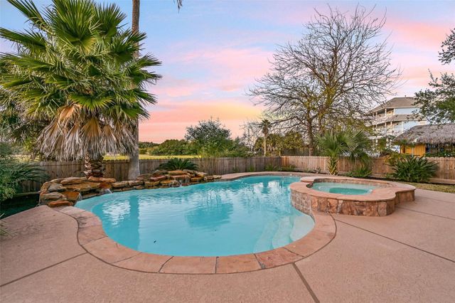 13414 Binnacle Way, Galveston, TX 77554