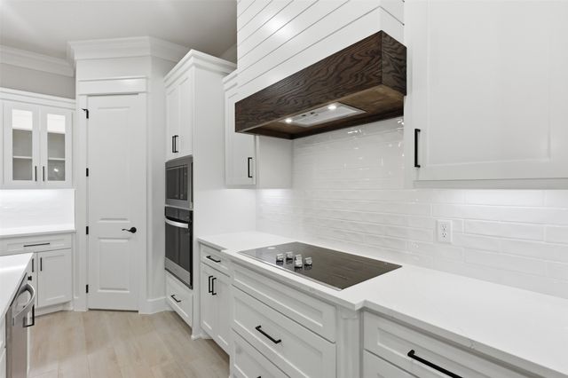 2714 Village Road, Granbury, TX 76049