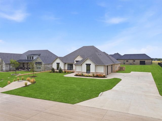 2714 Village Road, Granbury, TX 76049
