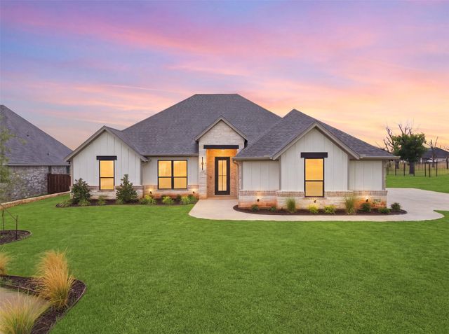 2714 Village Road, Granbury, TX 76049