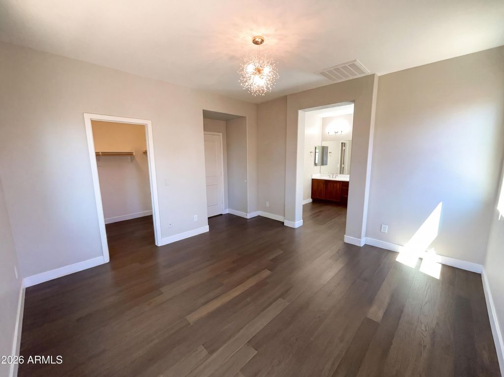 Image 4 of property listing at 4648 S TWINLEAF Drive, Gilbert, AZ 85297