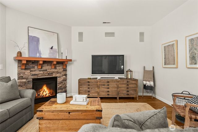 25381 SE 279th Place, Maple Valley, WA 98038