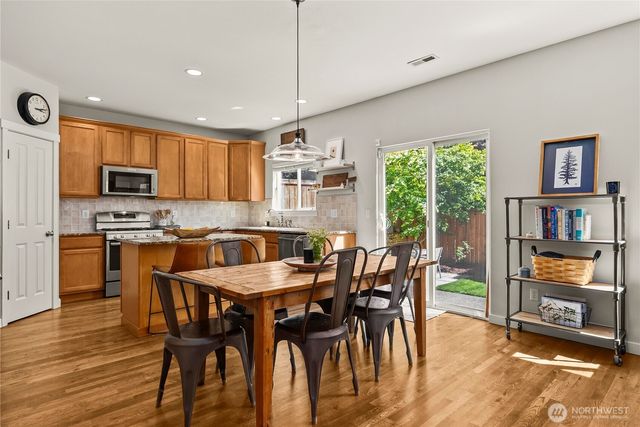 25381 SE 279th Place, Maple Valley, WA 98038