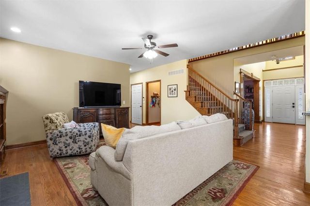 2219 SW Park Avenue, Blue Springs, MO 64015