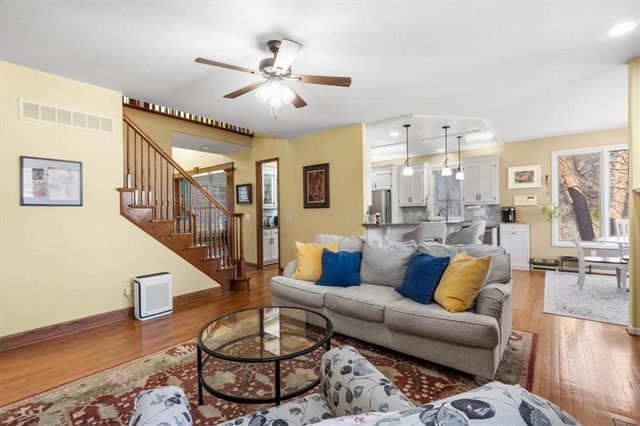 2219 SW Park Avenue, Blue Springs, MO 64015
