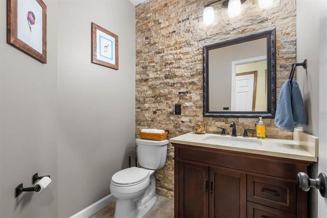 2219 SW Park Avenue, Blue Springs, MO 64015