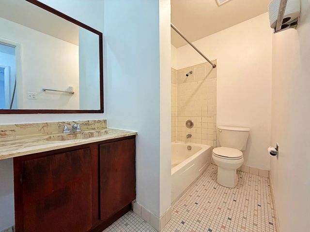 841 Blossom Lane 203, Prospect Heights, IL 60070