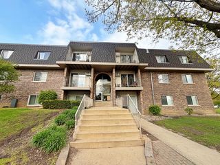 841 Blossom Lane 203, Prospect Heights, IL 60070