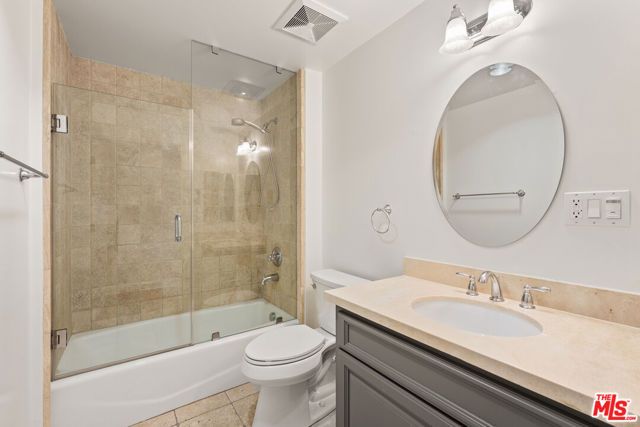 5037 Rosewood Avenue 301, Los Angeles, CA 90004