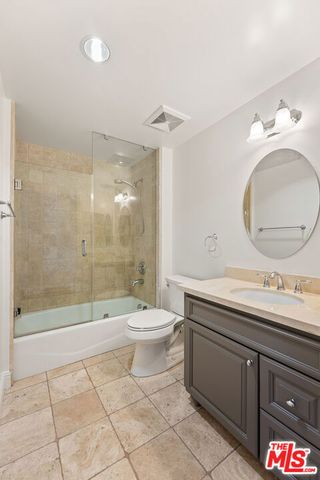 5037 Rosewood Avenue 301, Los Angeles, CA 90004