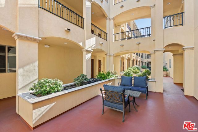 5037 Rosewood Avenue 301, Los Angeles, CA 90004