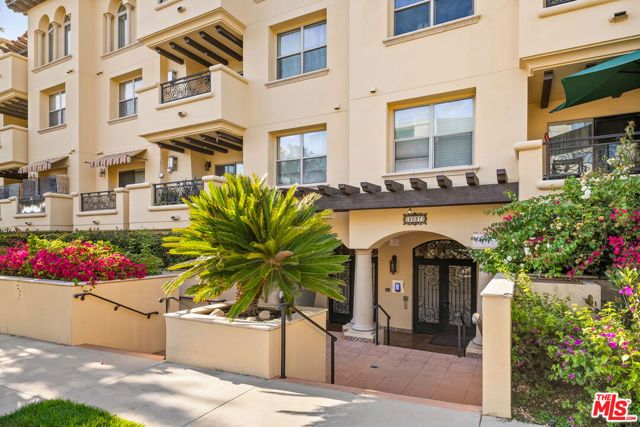 5037 Rosewood Avenue 301, Los Angeles, CA 90004