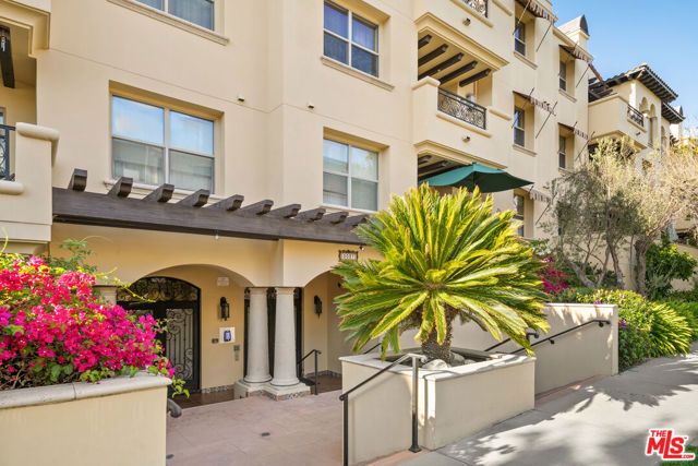 5037 Rosewood Avenue 301, Los Angeles, CA 90004