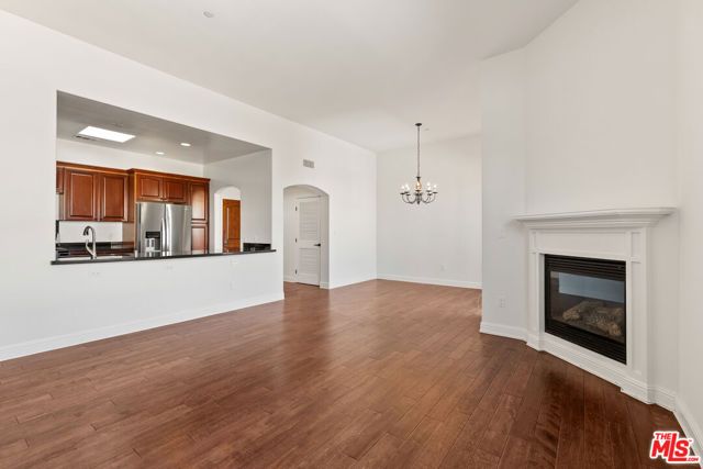 5037 Rosewood Avenue 301, Los Angeles, CA 90004