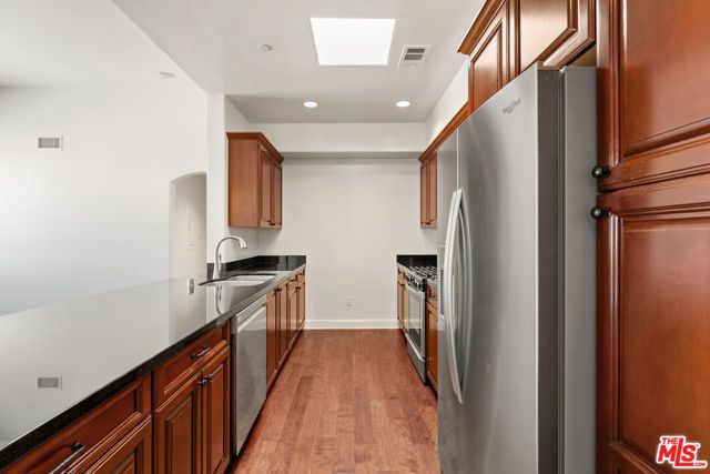 5037 Rosewood Avenue 301, Los Angeles, CA 90004