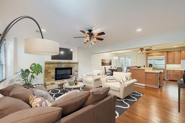6621 N Main Street, Houston, TX 77009