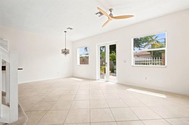 1224 NE 18th Avenue 1, Fort Lauderdale, FL 33304
