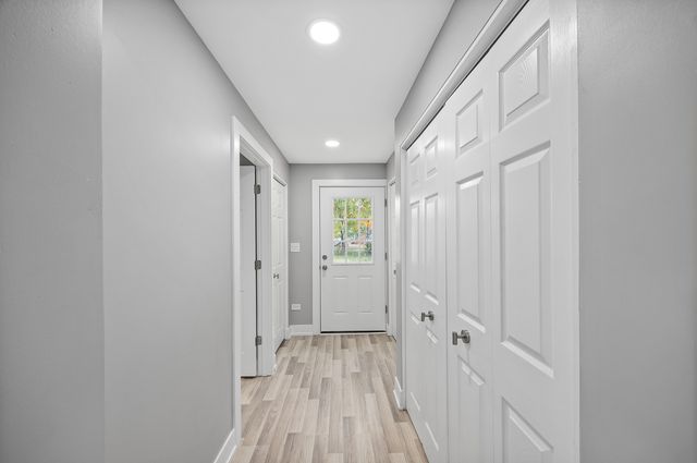 209 N Hunter Street, Thornton, IL 60476