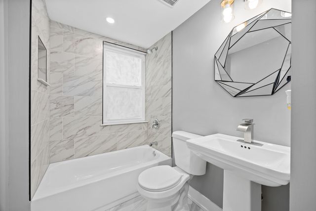 209 N Hunter Street, Thornton, IL 60476