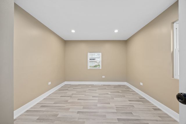 209 N Hunter Street, Thornton, IL 60476