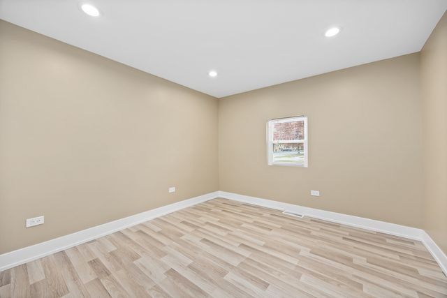 209 N Hunter Street, Thornton, IL 60476