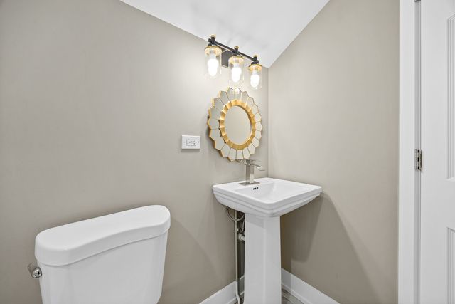 209 N Hunter Street, Thornton, IL 60476