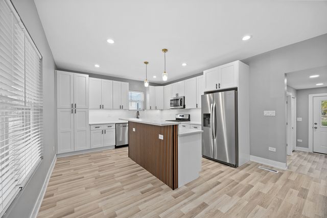 209 N Hunter Street, Thornton, IL 60476