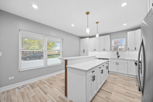 209 N Hunter Street, Thornton, IL 60476