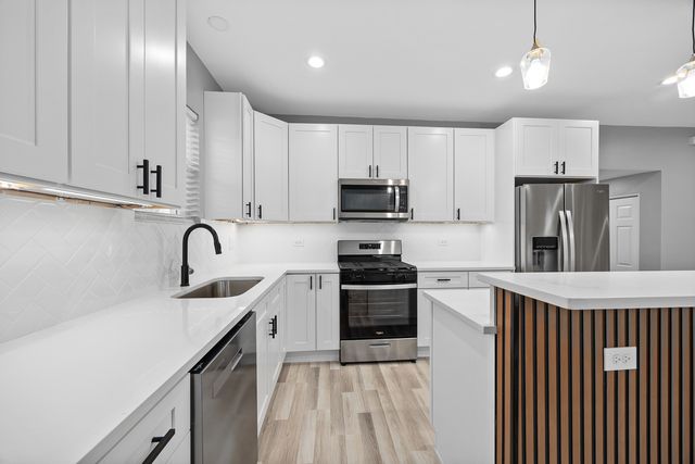 209 N Hunter Street, Thornton, IL 60476