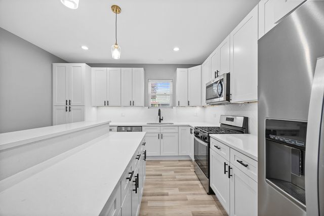 209 N Hunter Street, Thornton, IL 60476