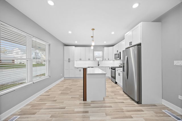 209 N Hunter Street, Thornton, IL 60476