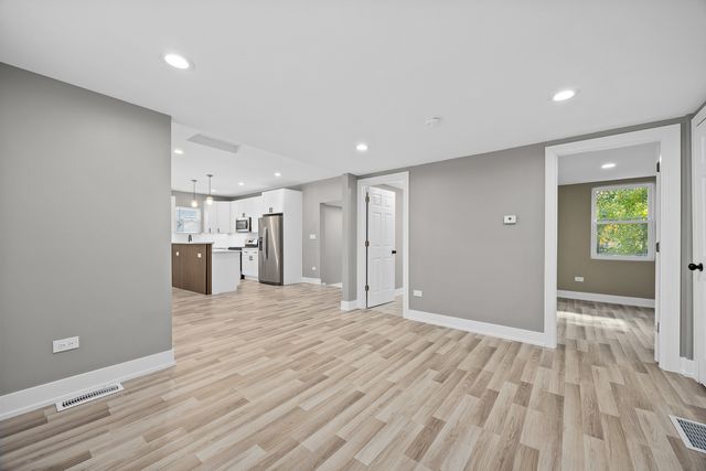 209 N Hunter Street, Thornton, IL 60476