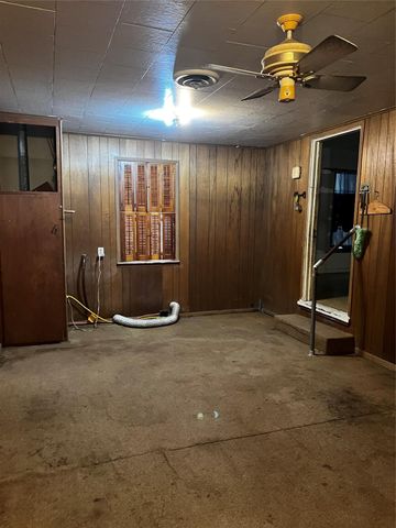 615 N Fourth St, Ganado, TX 77962