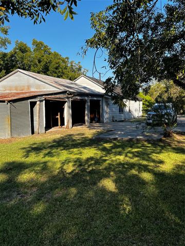 615 N Fourth St, Ganado, TX 77962