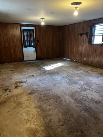 615 N Fourth St, Ganado, TX 77962