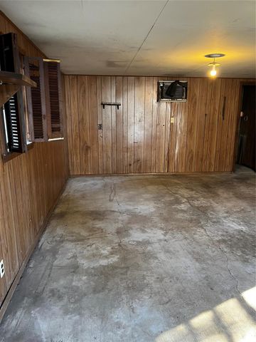 615 N Fourth St, Ganado, TX 77962