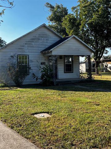 615 N Fourth St, Ganado, TX 77962