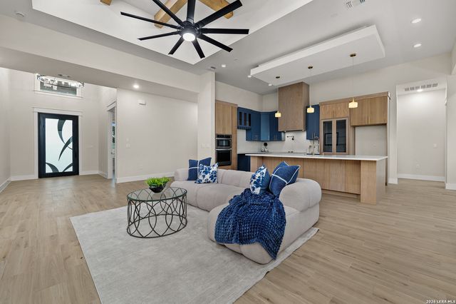 116 Pioneer Dr, La Vernia, TX 78121