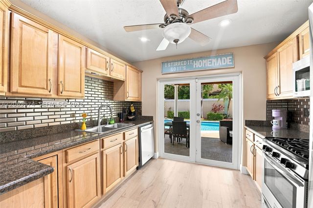 2250 NW 81st Ave, Sunrise, FL 33322