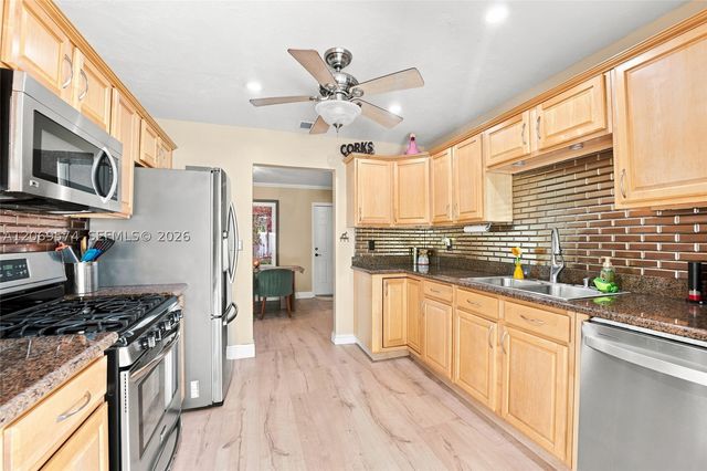 2250 NW 81st Ave, Sunrise, FL 33322